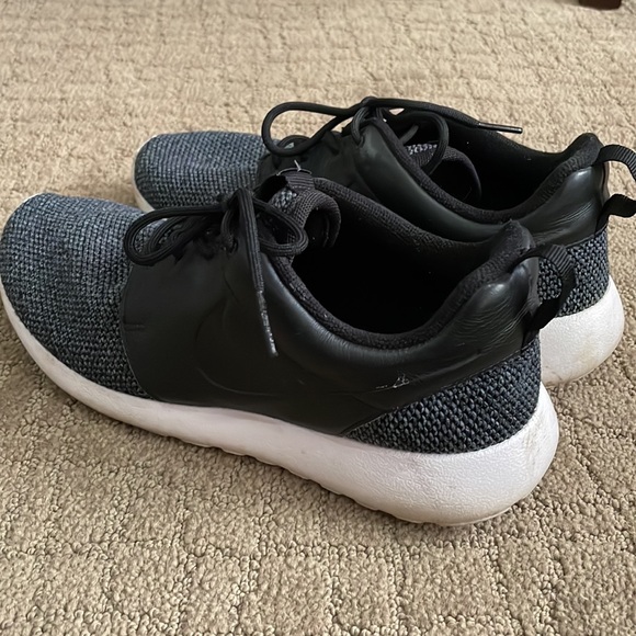 Nike - Picture 4 of 6